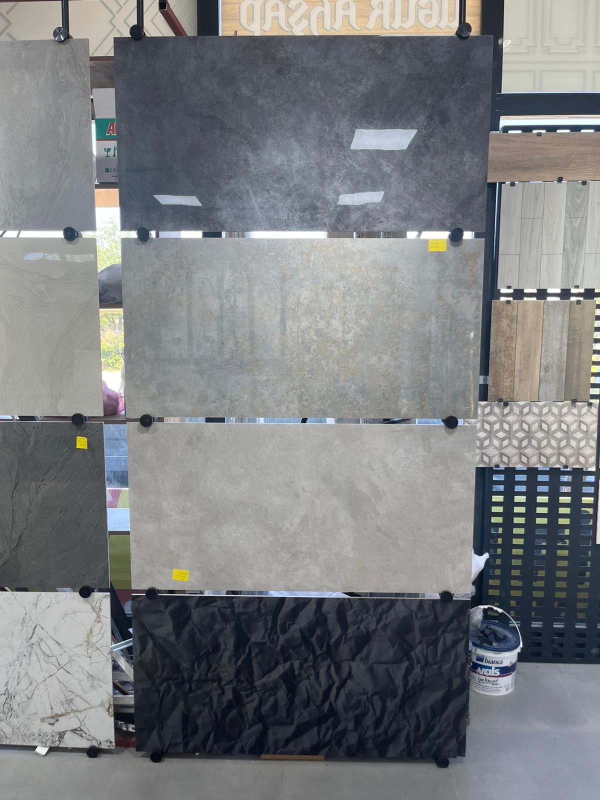 Antrasit ve Gri Tonlarda Beton Desenli Seramik Modelleri