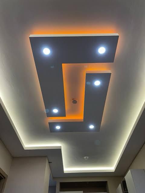 Turuncu Işıklı Geometrik Asma Tavan